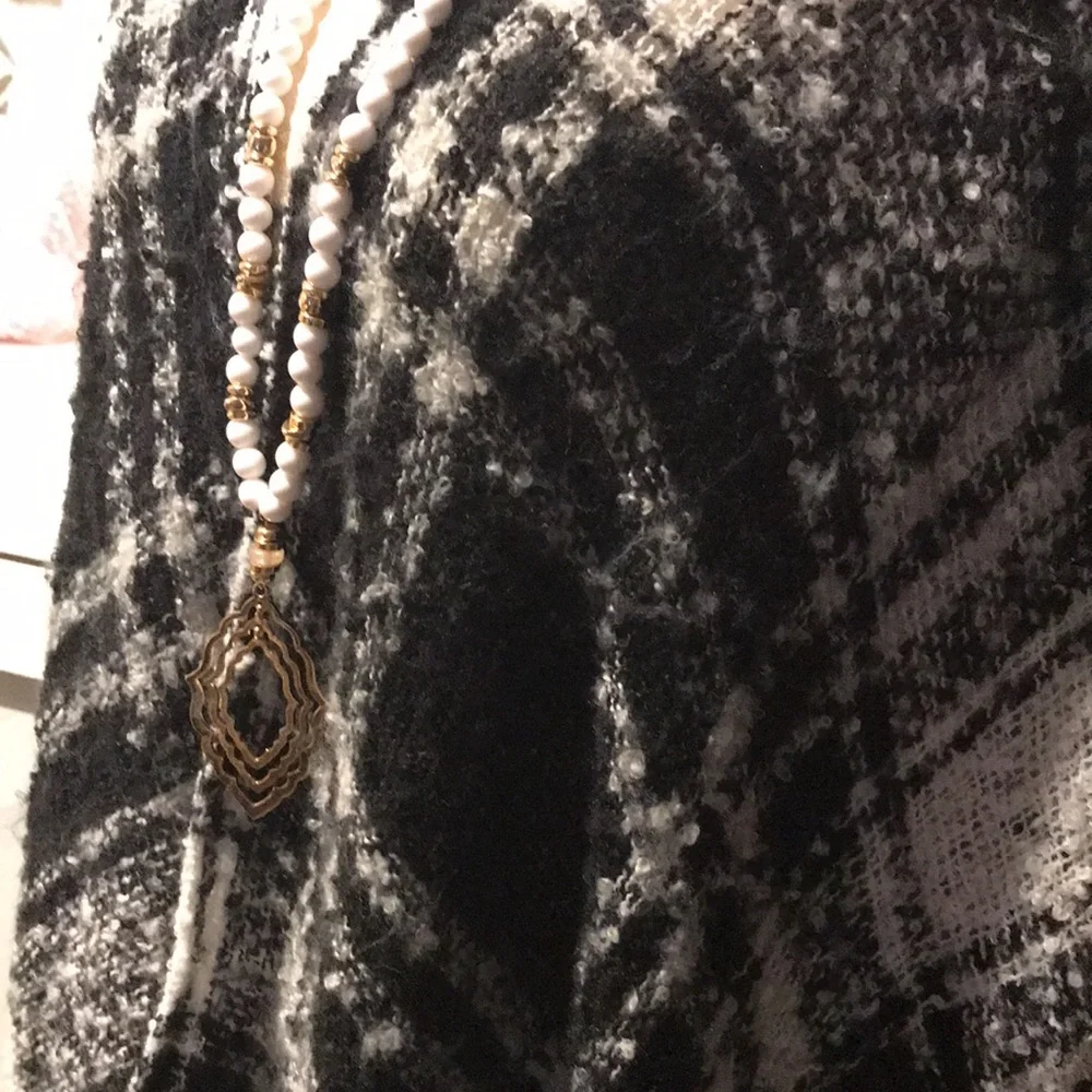 Shawl Wrap Black White Lightweights OS NEW FINAL SALE - Picture 8 of 8